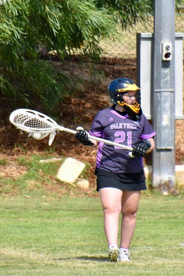 Ivy Merritt throwing the ball up the field.